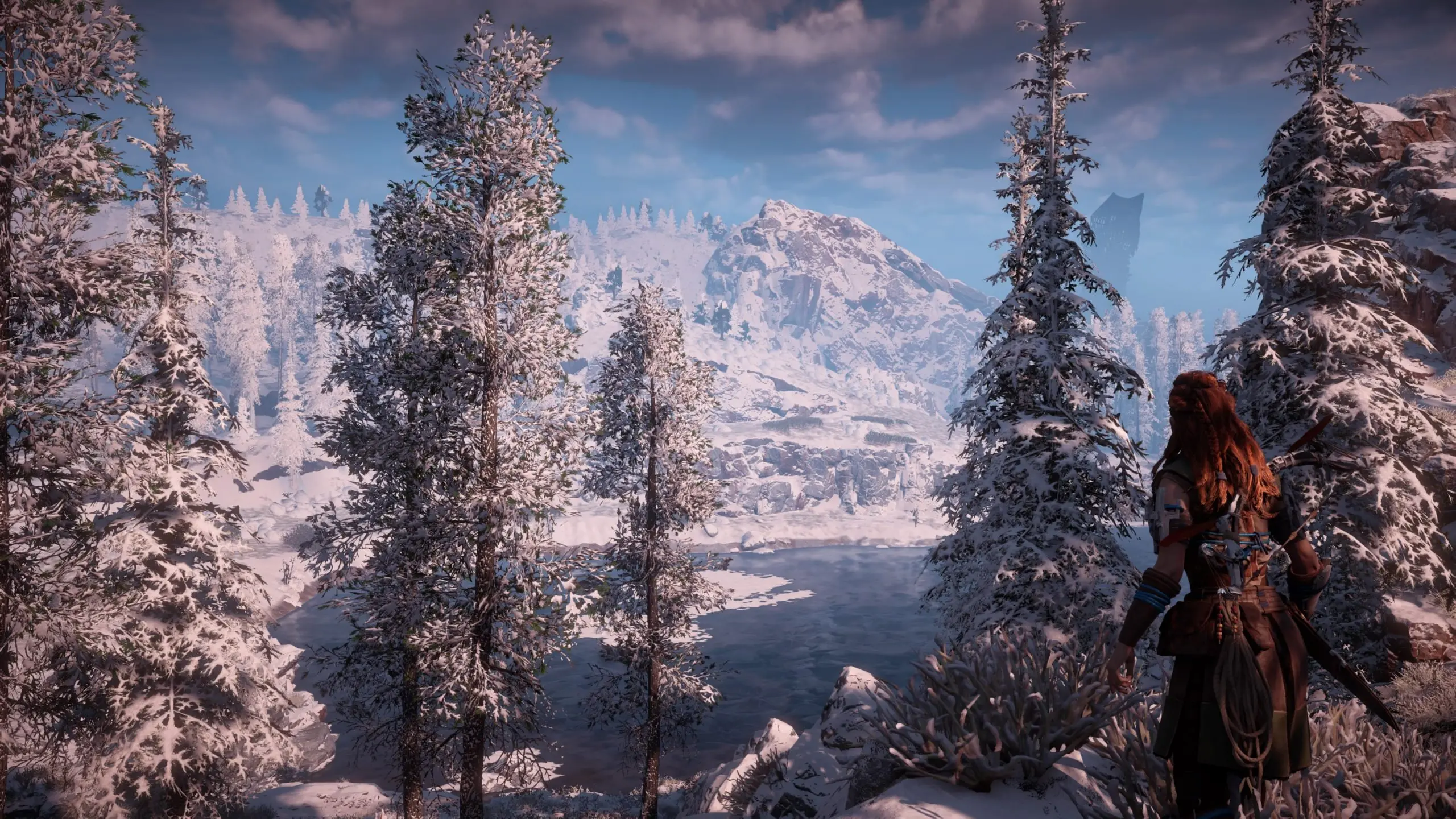Aloy looks out across the snowy wilderness